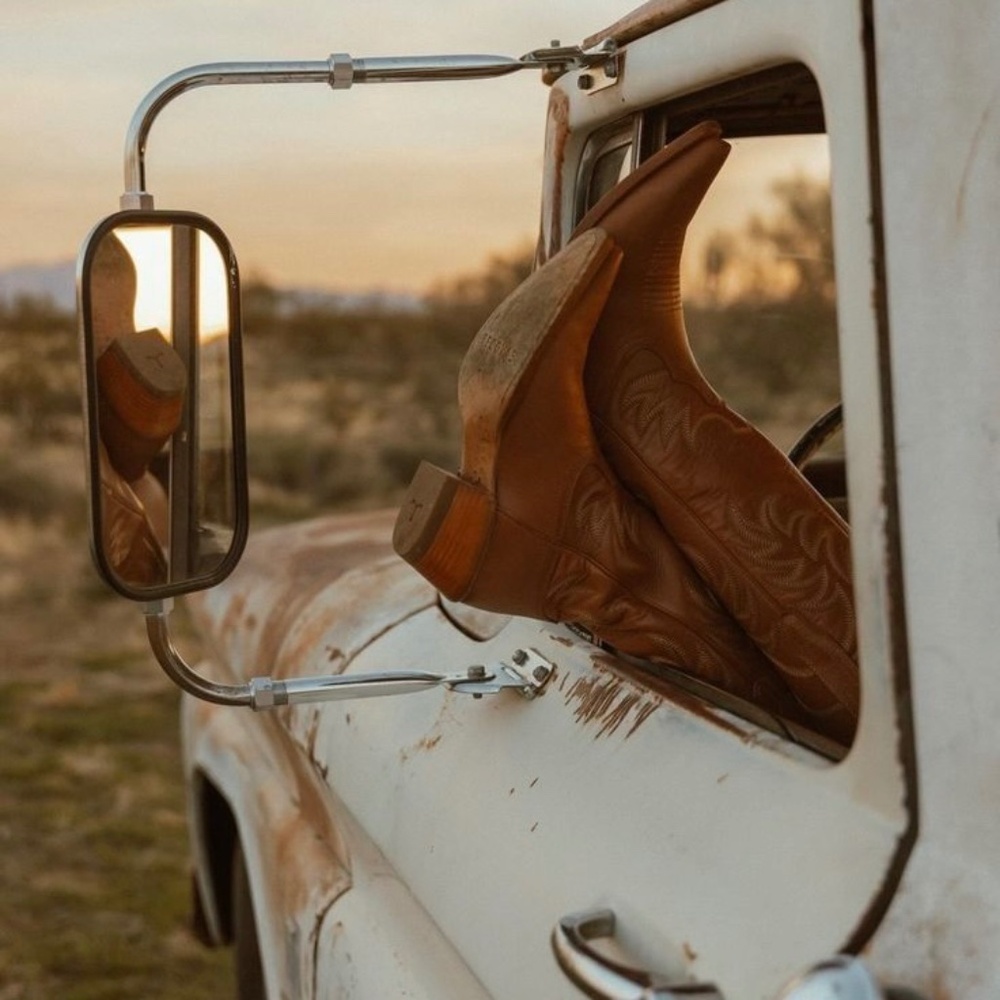 My Daughter's Closet @ldactx 💠 OVER 300 WESTERN LISTINGS